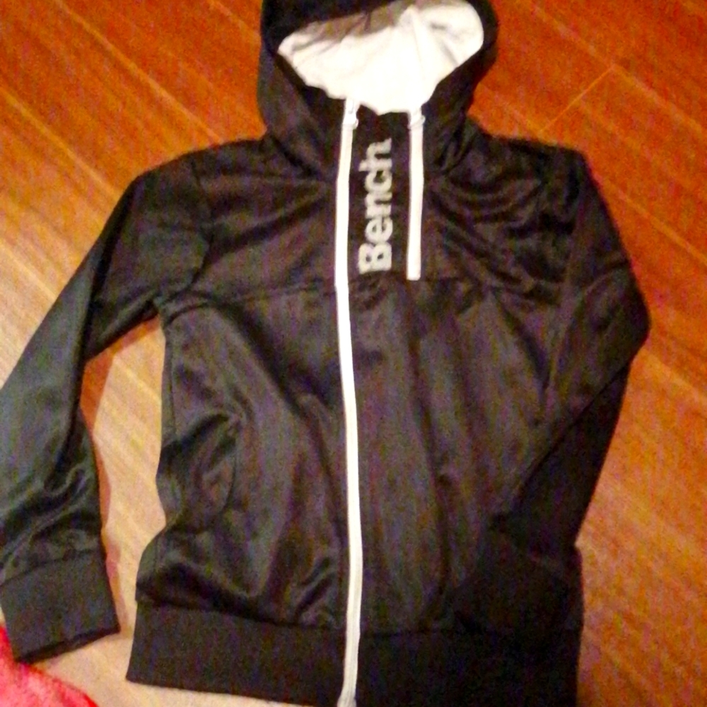 Boys beautiful black Slinky shiny bench double zip up hoodie.  Size 7-8  128 cm